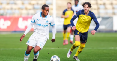 Loaned to Nàstic de Tarragone in the Spanish third division during the second half of the season, Keyliane Abdallah delivered consistent good performances. This has made the OM attacker a wanted player in France. Used by Roberto De Zerbi in some friendly matches in recent months, Keyliane Abdallah has rarely been used with the Olympique de Marseille first team. Lacking playing time, the 20-year-old attacker was consequently loaned to the Spanish third division during the previous winter transfer window. Playing for Nàstic de Tarragone, the 1.85m winger stood out, scoring two goals in the league. These good performances have made the Spanish club want to continue the adventure with Abdallah. 🚨 EXCLUSIVE: Keyliane Abdallah, 20, returns to OM after his loan to Nàstic de Tarragone. According to our information, Toulouse, Montpellier and Guingamp are all three interested in signing him this summer. Nàstic is very satisfied with his loan and would like to keep him for one more season. The Tarragone club hopes to convince OM to loan out its young attacker for an additional season. But that is not really the trend according to La Minute OM, which informs us that at least three French clubs are interested in Keyliane Abdallah's profile. "According to our information, Toulouse, Montpellier and Guingamp are all three after him to sign him this summer. Nàstic is very satisfied with his loan and would like to keep him for an additional season. The Olympian attacker has several options in L1/L2. Decision in the coming weeks," reveals the specialised X account. Abdallah is sought after in L1 and L2 New sporting director Grégory Lorenzi will have the final say on this case and for OM's new strongman, it seems quite obvious that a loan to Ligue 1 or Ligue 2 will be preferred, rather than sending Abdallah back to a third-division club in Spain. It remains to be seen whether the Marseille winger, under professional contract with OM, has the level to play in Ligue 1 for a club like Toulouse. Or whether the Marseille leaders will favour a loan to Ligue 2, to Guingamp or Montpellier for example, to ensure that Keyliane Abdallah gets significant playing time in 2026-2027.